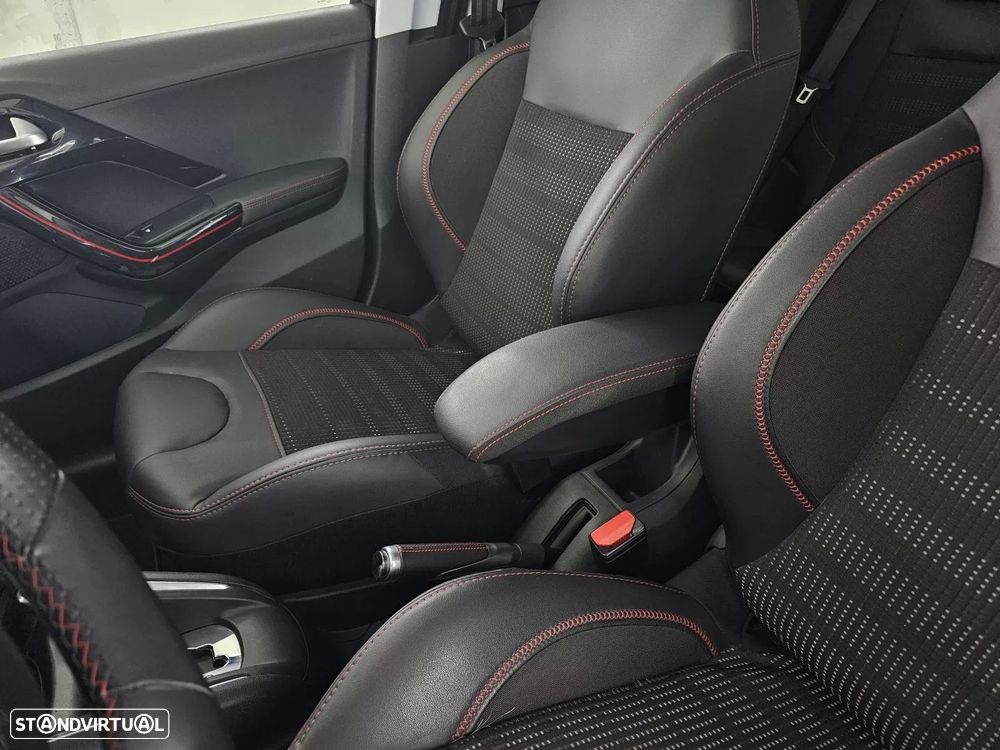 Peugeot 208 1.2 PureTech GT Line EAT6 - 28