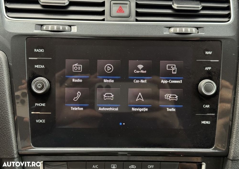 Volkswagen Golf - 34