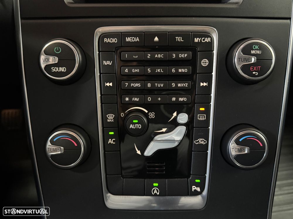 Volvo V60 D2 Momentum - 28