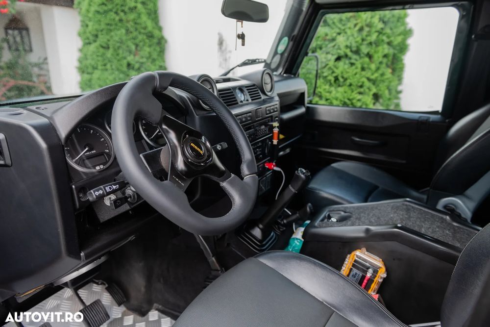 Land Rover Defender - 15