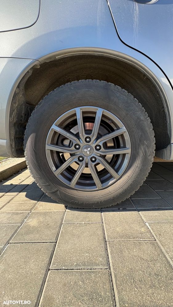 Mitsubishi Outlander - 11