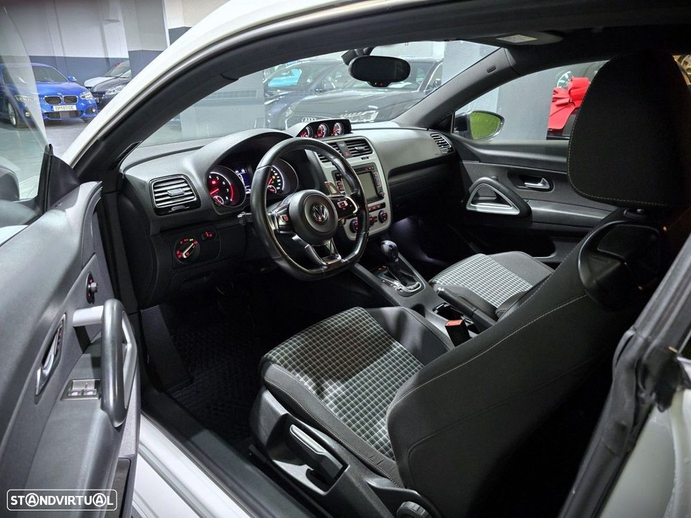 VW Scirocco 2.0 TSI BlueMotion DSG - 11
