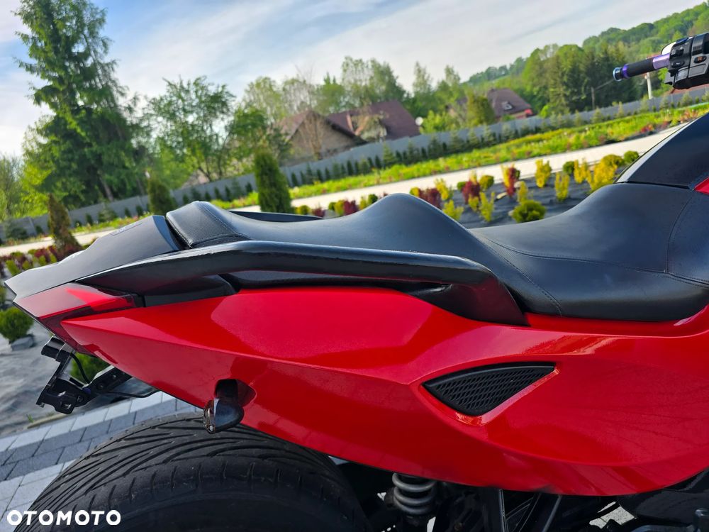Can-Am Spyder - 9