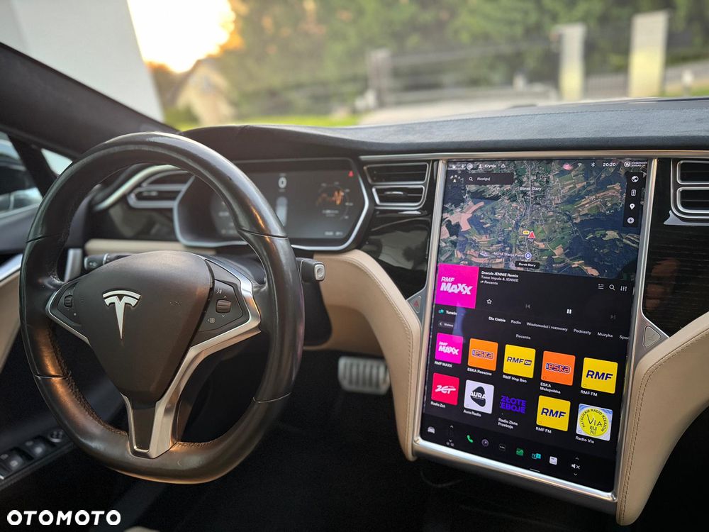 Tesla Model S - 40