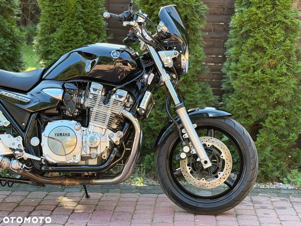 Yamaha XJR - 10