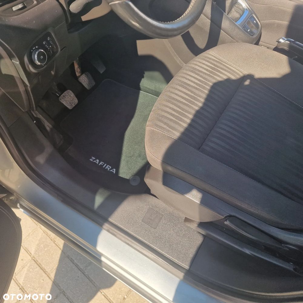 Opel Zafira - 10