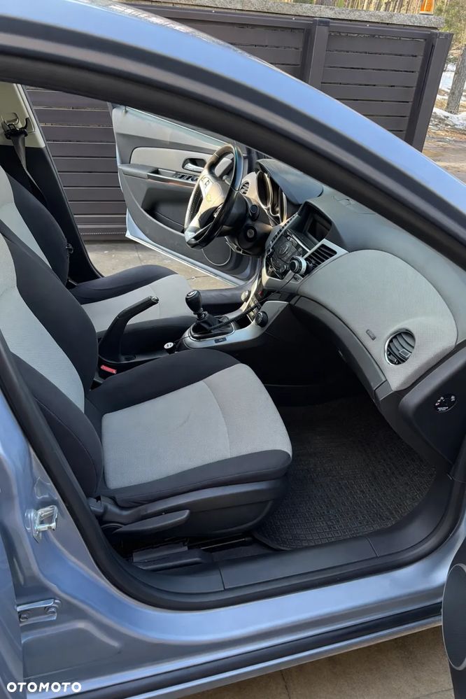 Chevrolet Cruze 1.6 LT - 10