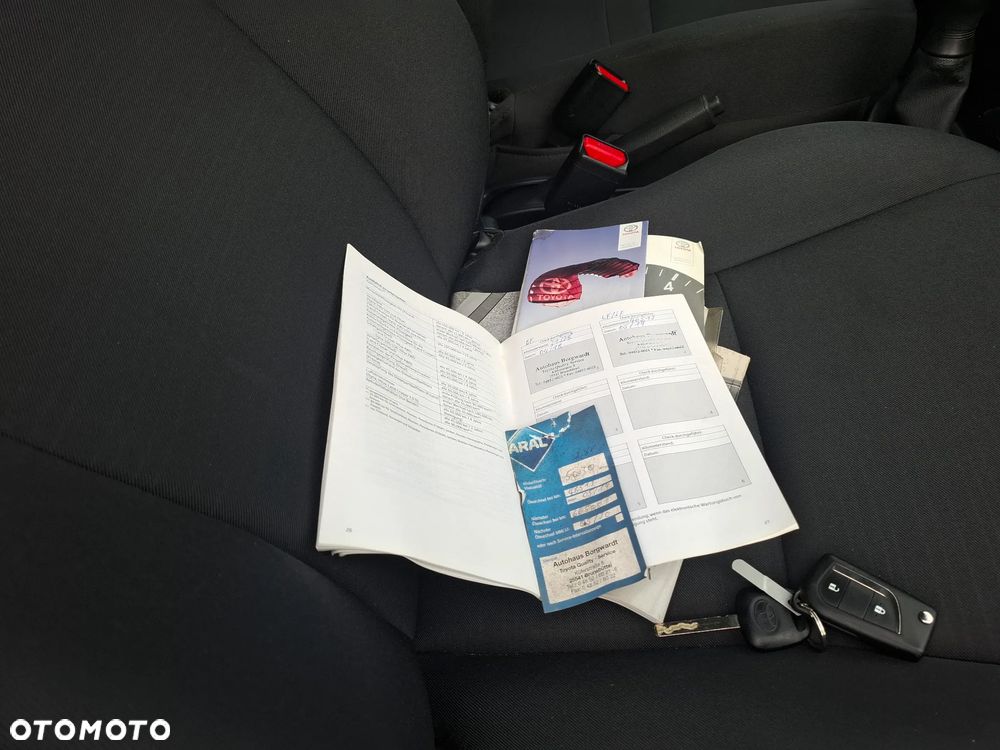 Toyota Yaris - 24