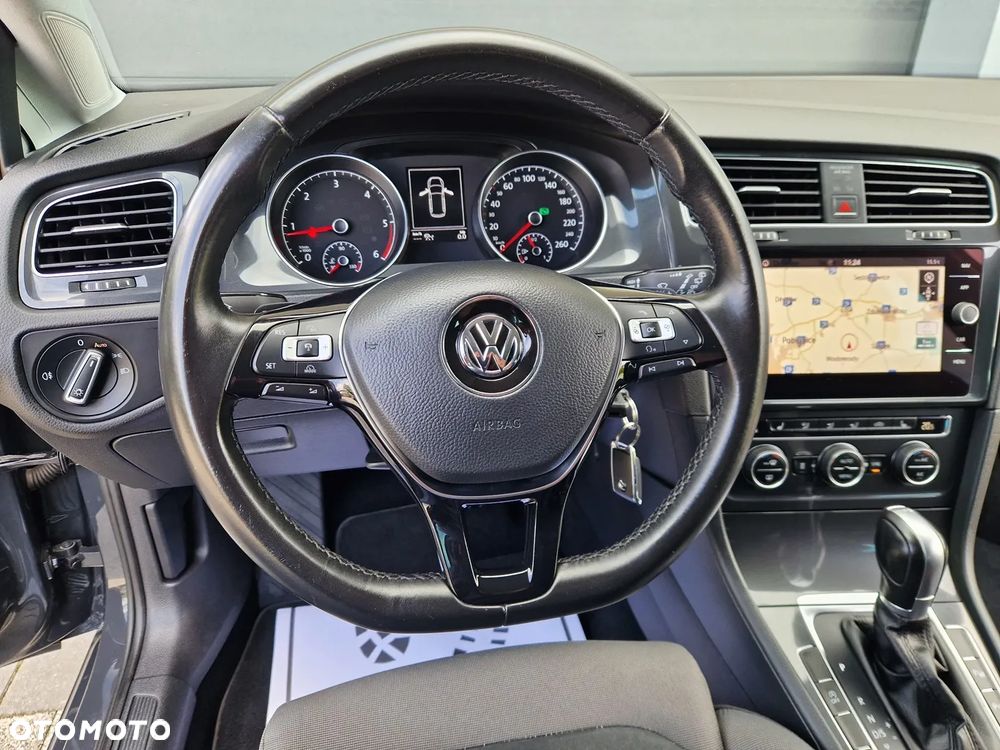 Volkswagen Golf - 24