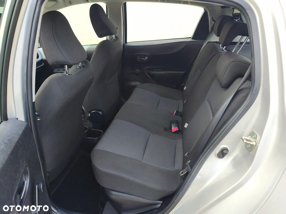 Toyota Yaris Hybrid 100 Sol - 17