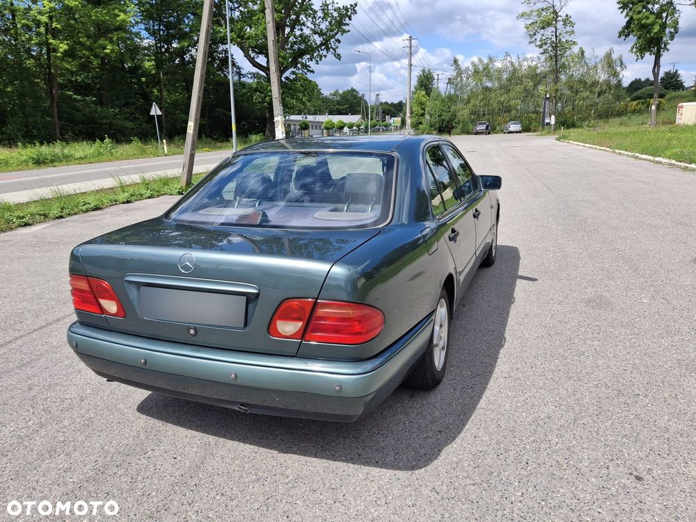 Mercedes-Benz Klasa E ver-200 - 8