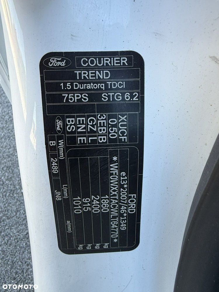 Ford Transit Courier - 14