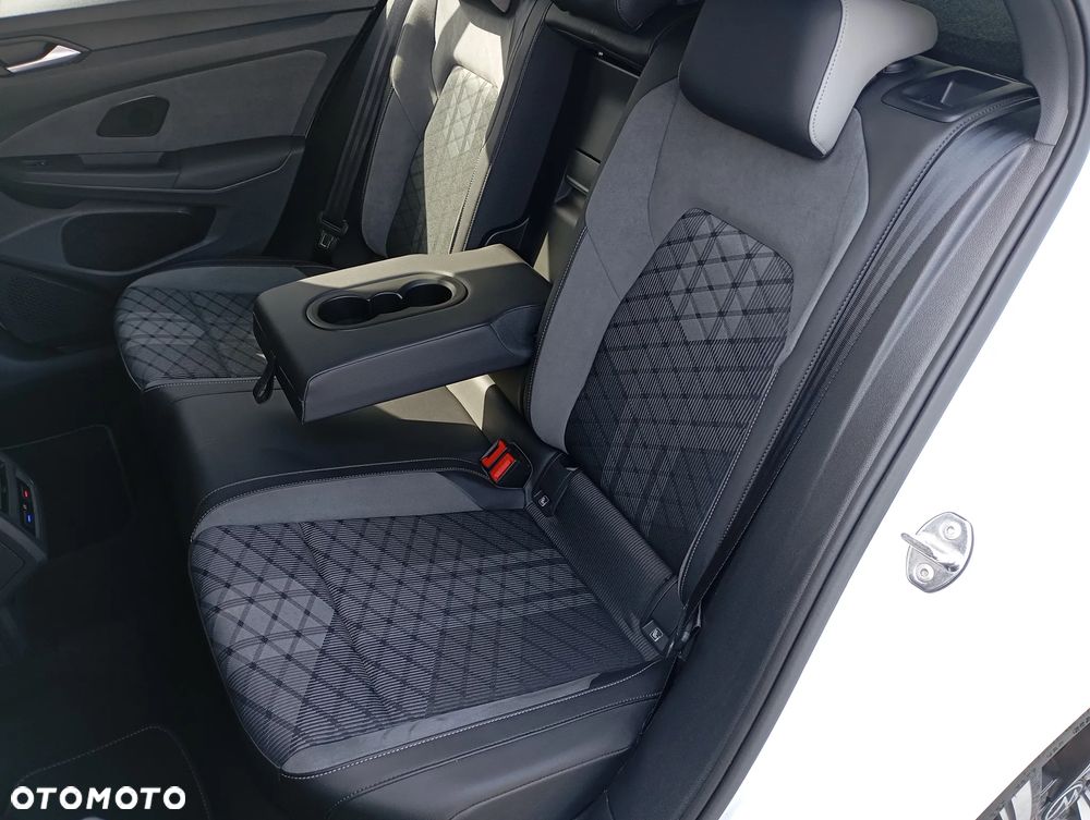 Volkswagen Golf 1.5 eTSI OPF DSG R-Line - 8