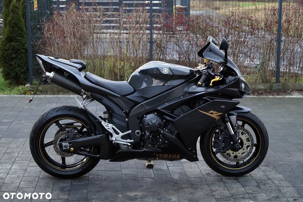 Yamaha R1 - 7