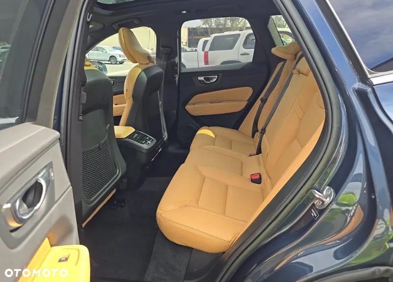 Volvo XC 60 B6 B AWD Ultimate Bright - 11