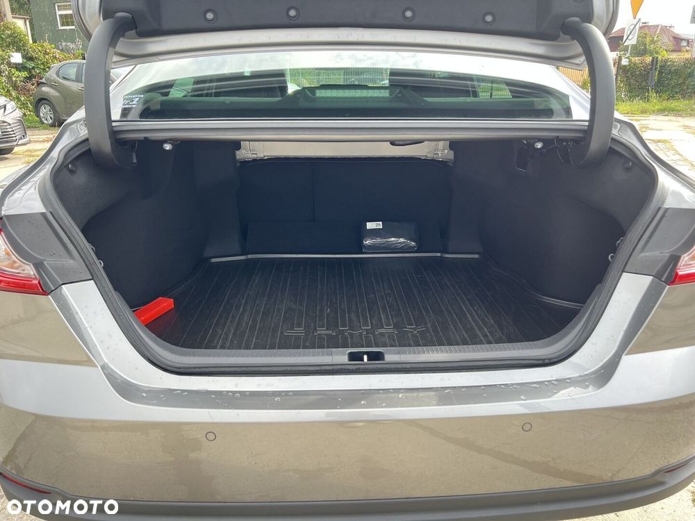 Toyota Camry - 21