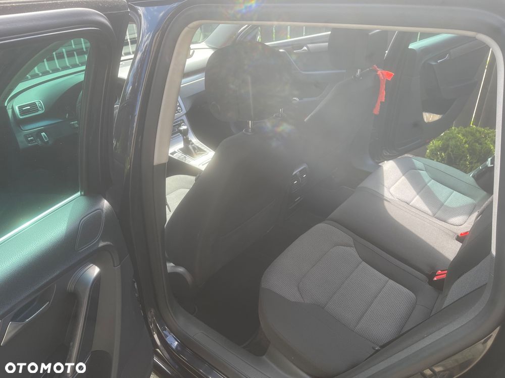 Volkswagen Passat 2.0 TDI Comfortline - 13