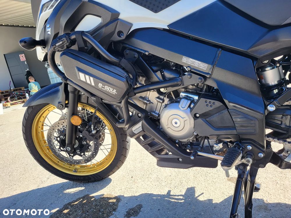 Suzuki V-STROM - 10