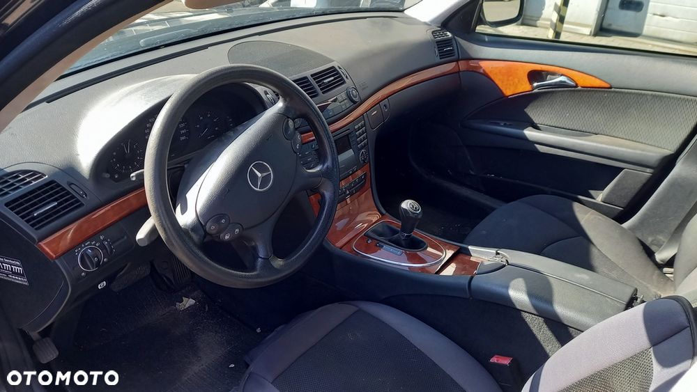 Mercedes E 320 CDi ( W211) części klapa drzwi zderzak kod lakieru C197 lampa reflelektor felgi wyposażnie wnętrza skrzynia biegów - 9