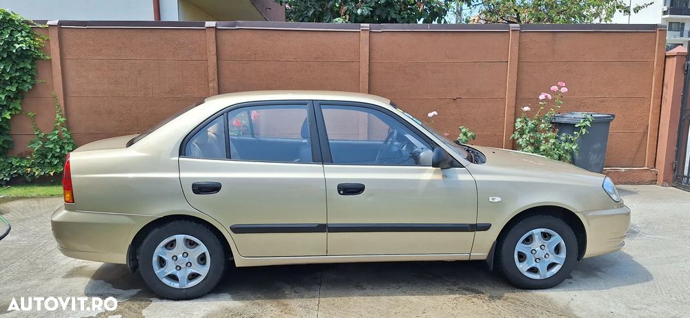 Hyundai Accent - 2