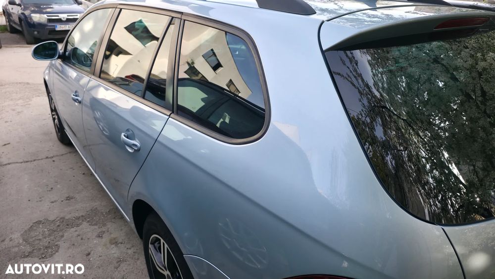 Volkswagen Golf 1.6 TDI DPF Comfortline - 6