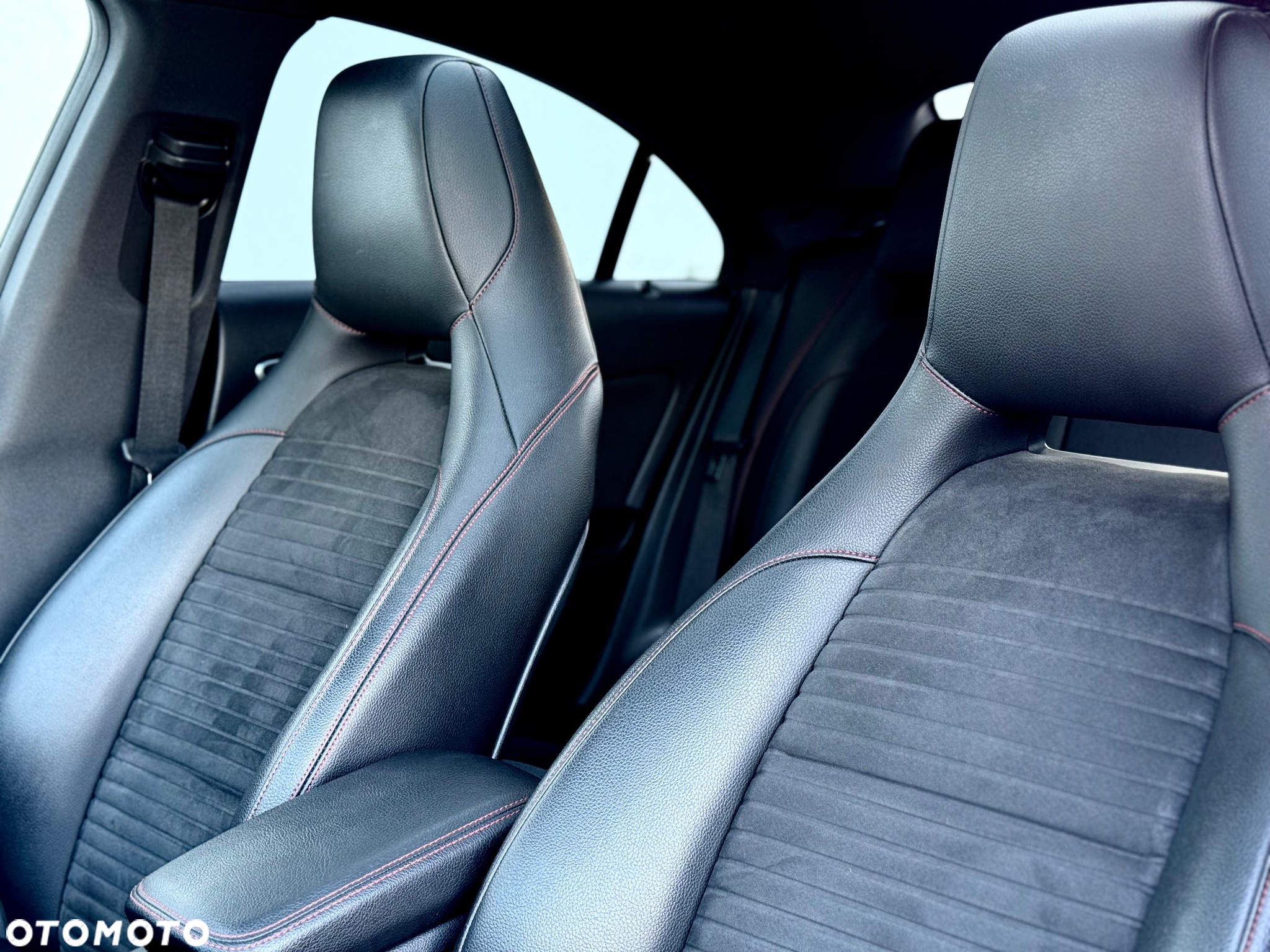 Mercedes-Benz CLA 200 7G-DCT AMG Line - 27