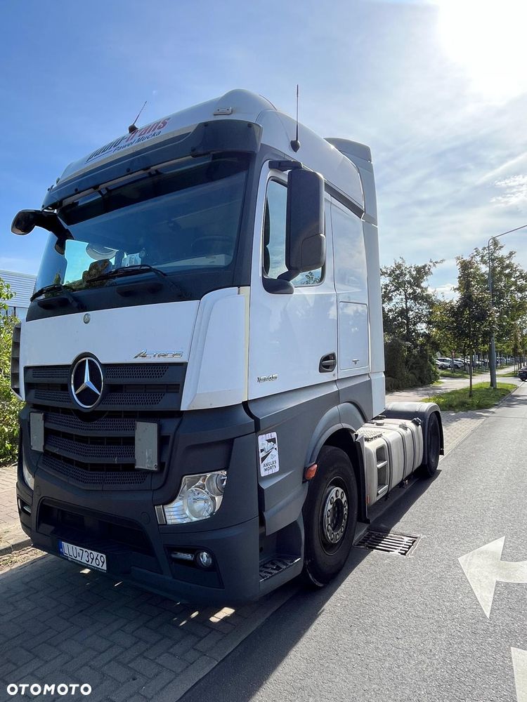 Mercedes-Benz - 3