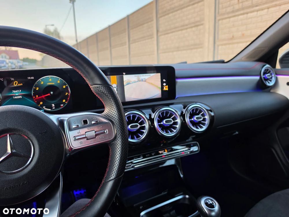 Mercedes-Benz CLA 180 AMG Line - 17