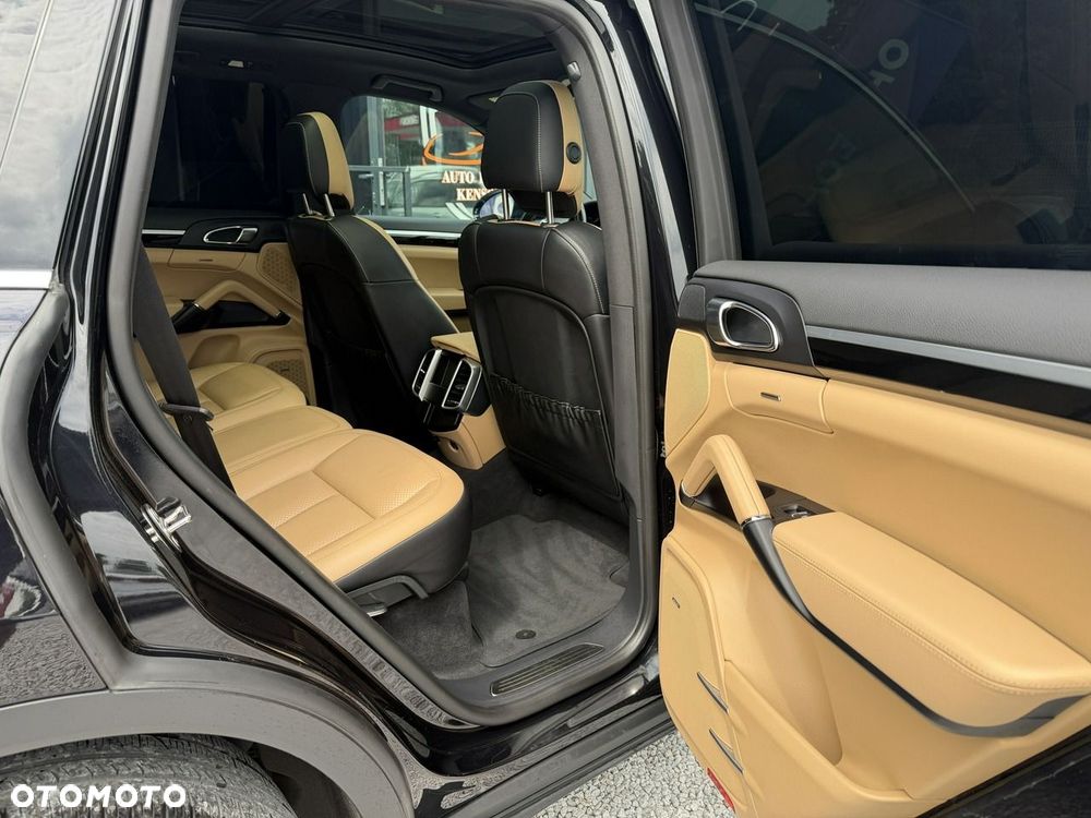 Porsche Cayenne S - 31