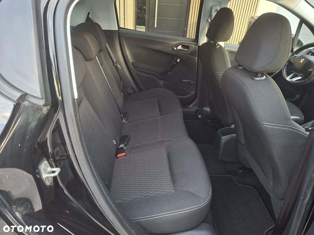Peugeot 208 - 9
