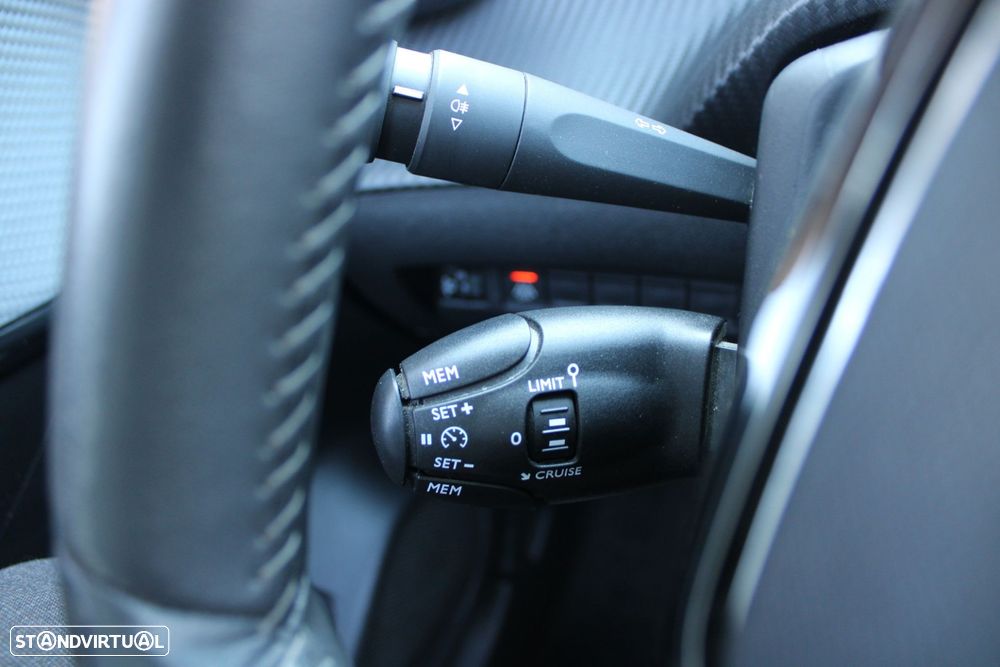 Peugeot 208 1.2 PureTech SE Style - 33