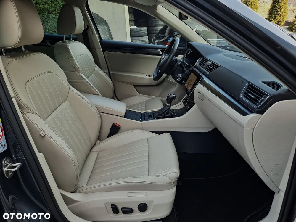 Skoda Superb Combi 2.0 TDI DSG Premium Edition - 16