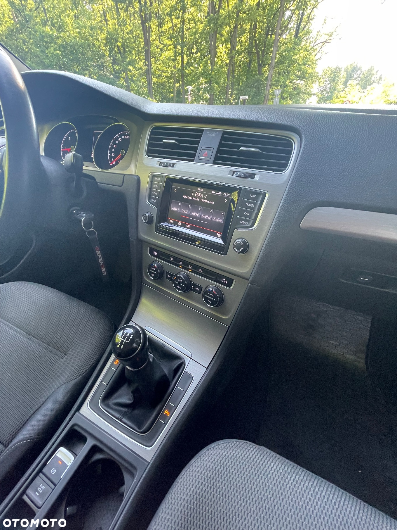 Volkswagen Golf 1.6 TDI BlueMotion Technology Comfortline - 26