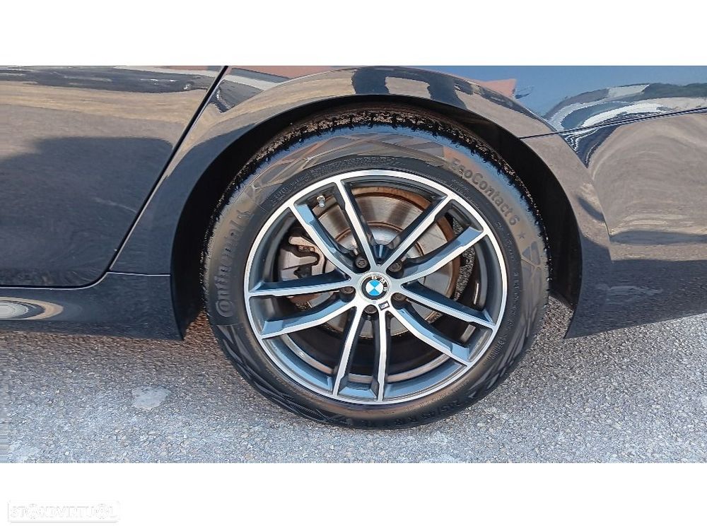 BMW 520 d Pack Desportivo M Auto - 36