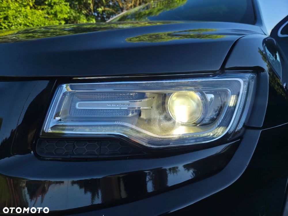 Jeep Grand Cherokee - 24