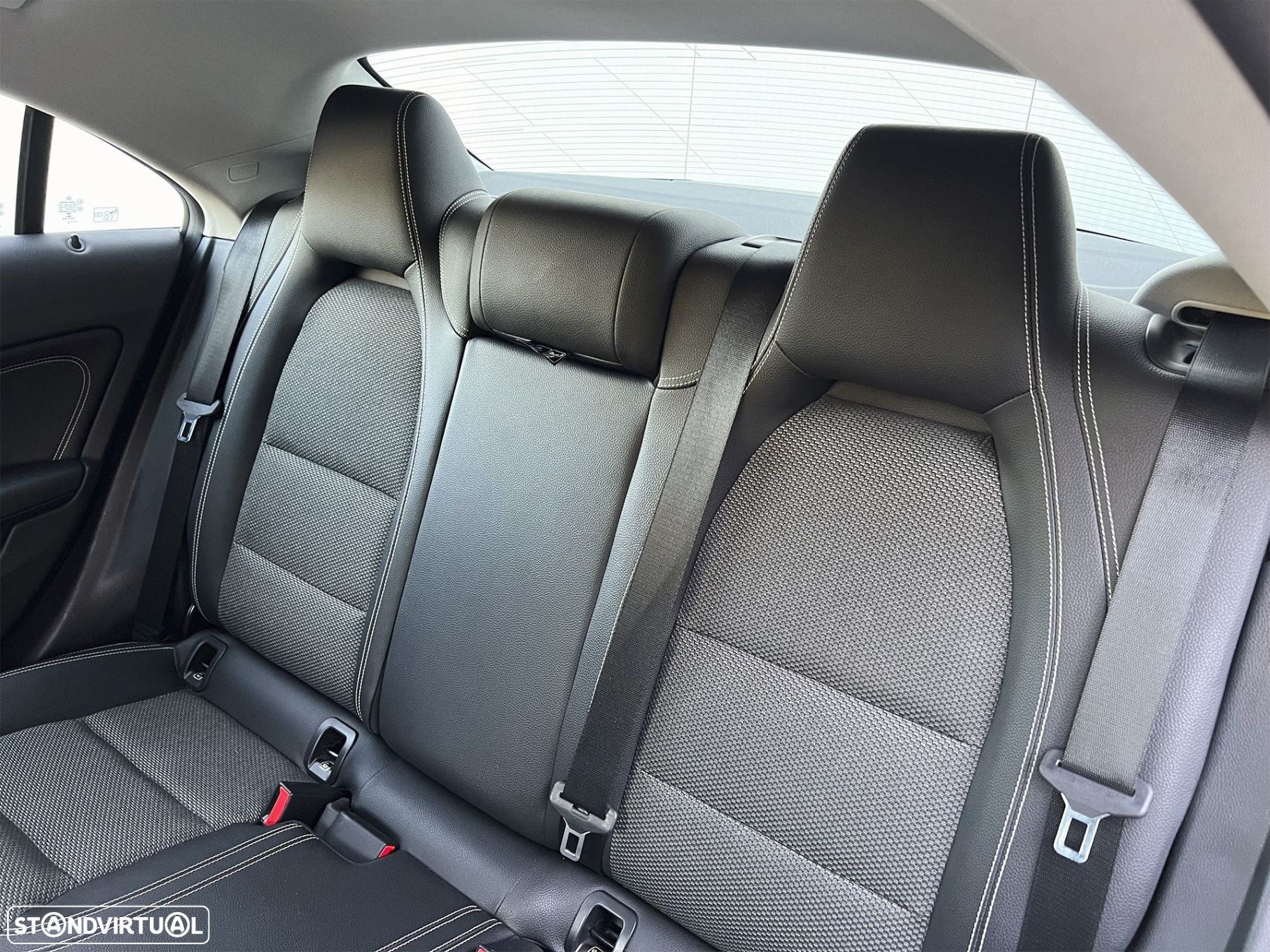 Mercedes-Benz CLA 180 d Urban - 34
