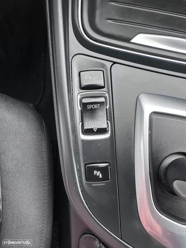 BMW 320 d Auto Line Sport - 44