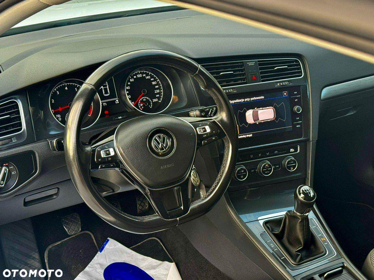 Volkswagen Golf - 11