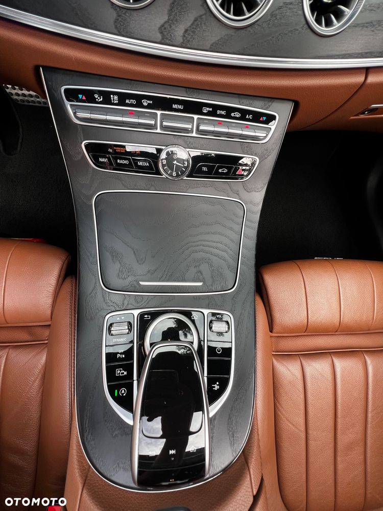 Mercedes-Benz Klasa E 300 9G-TRONIC - 24