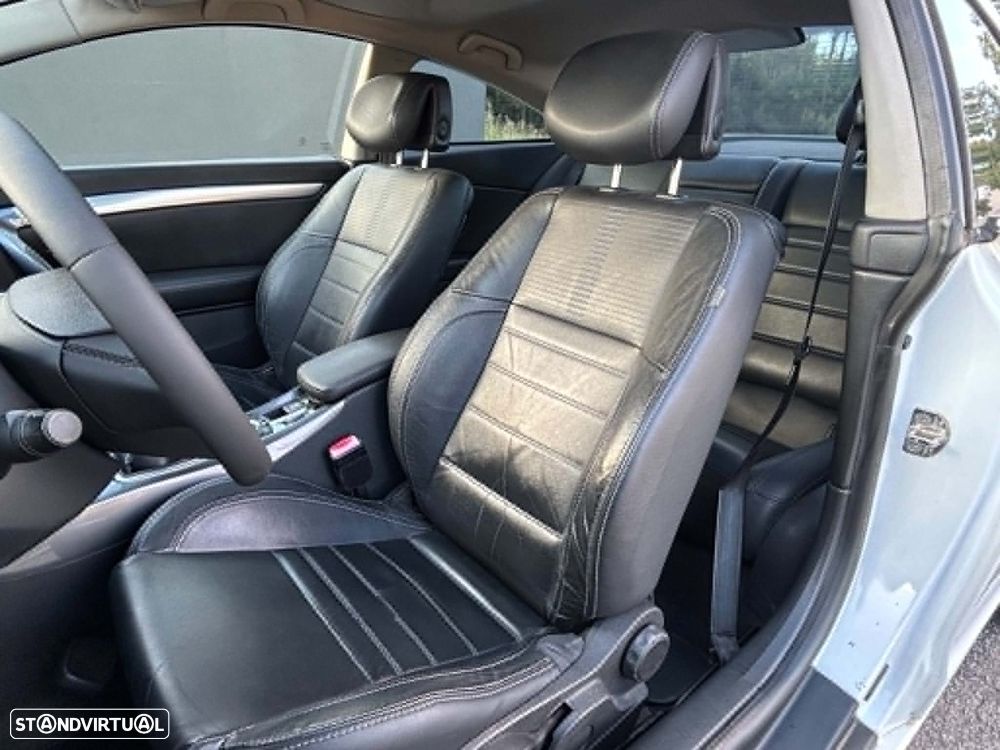Renault Laguna Coupe 2.0 dCi Dynamique S 4Control - 6