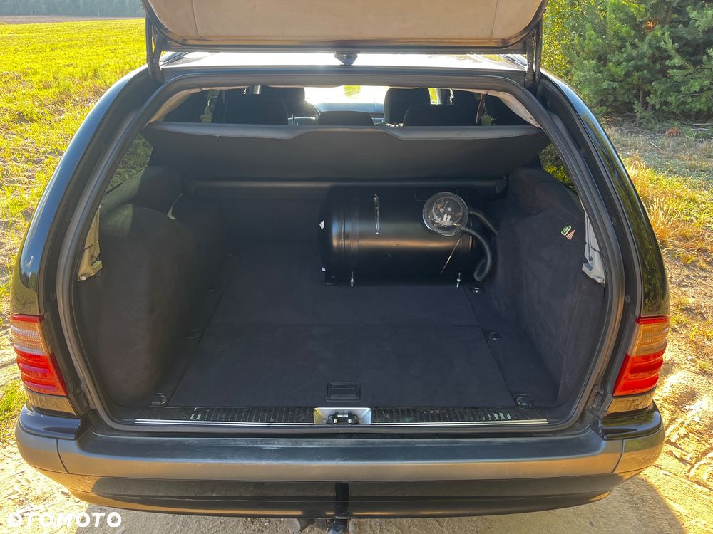 Mercedes-Benz Klasa E 200 T Classic - 11