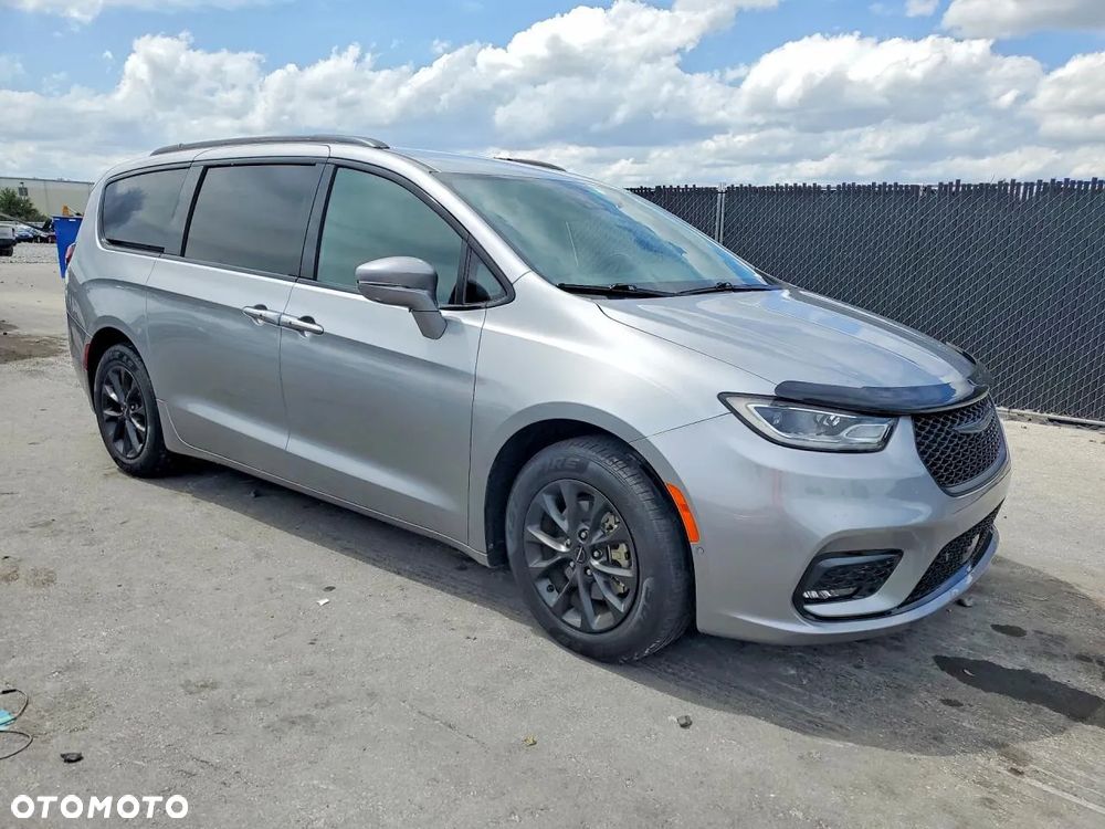 Chrysler Pacifica - 1