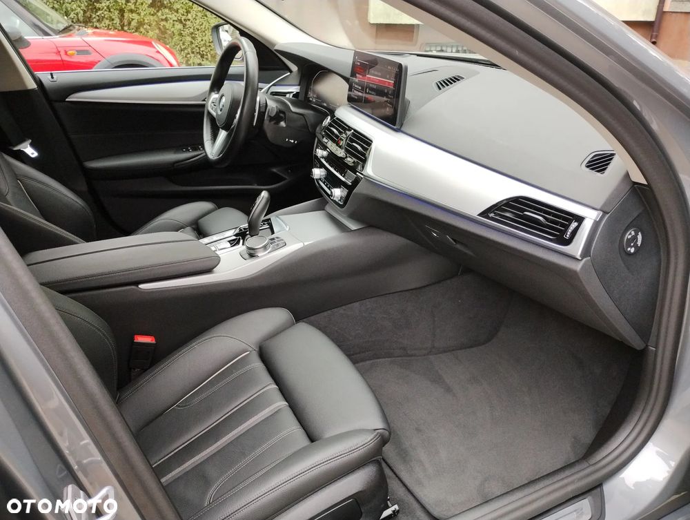 BMW Seria 5 520d Touring Luxury Line - 12