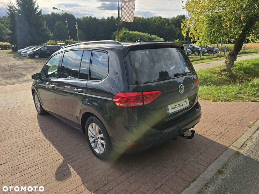 Volkswagen Touran - 4