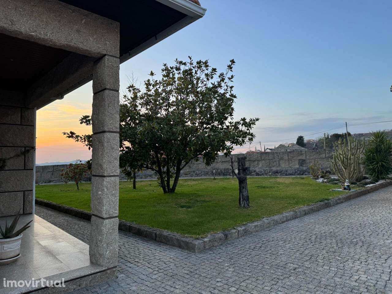 Moradia em Pedra com 1.200 m2 de Terreno – Próxima do Douro - Grande imagem: 4/48