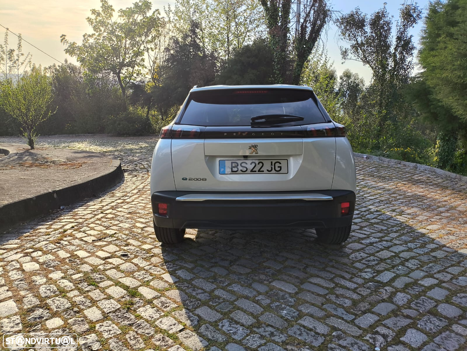 Peugeot e-2008 54 kWh Allure - 12