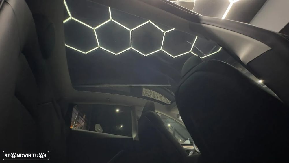 Tesla Model Y Long Range Dual Motor AWD - 17
