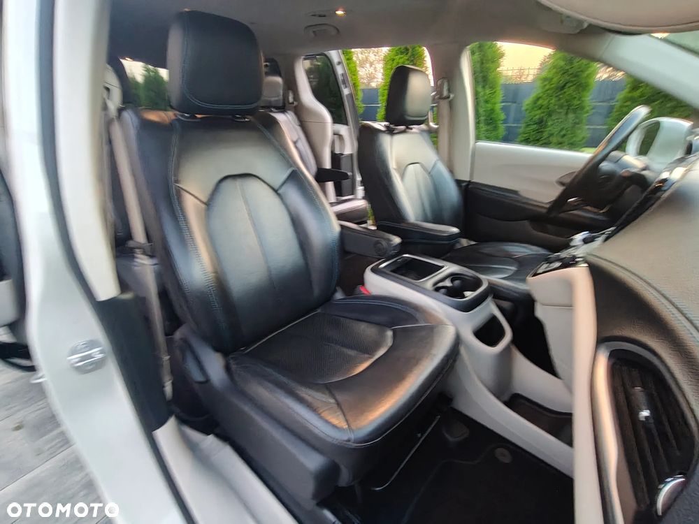 Chrysler Pacifica - 34