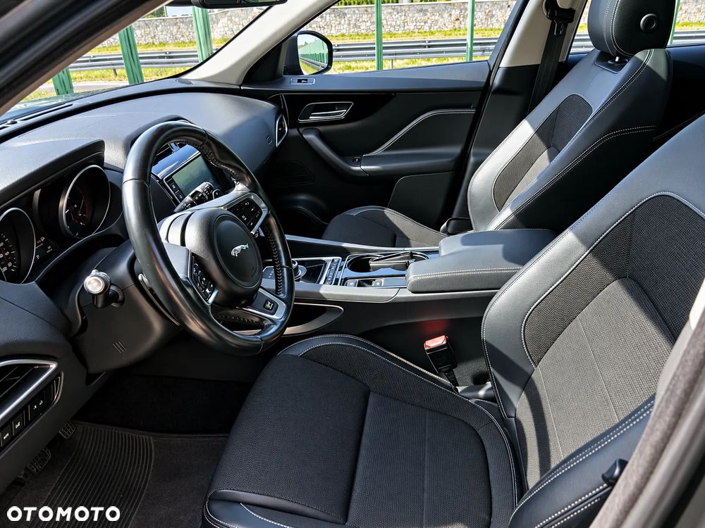 Jaguar F-Pace - 7