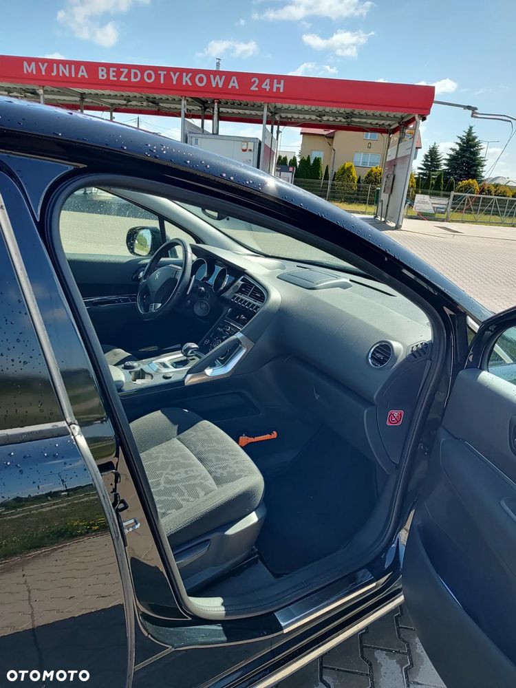 Peugeot 3008 Hybrid4 - 5